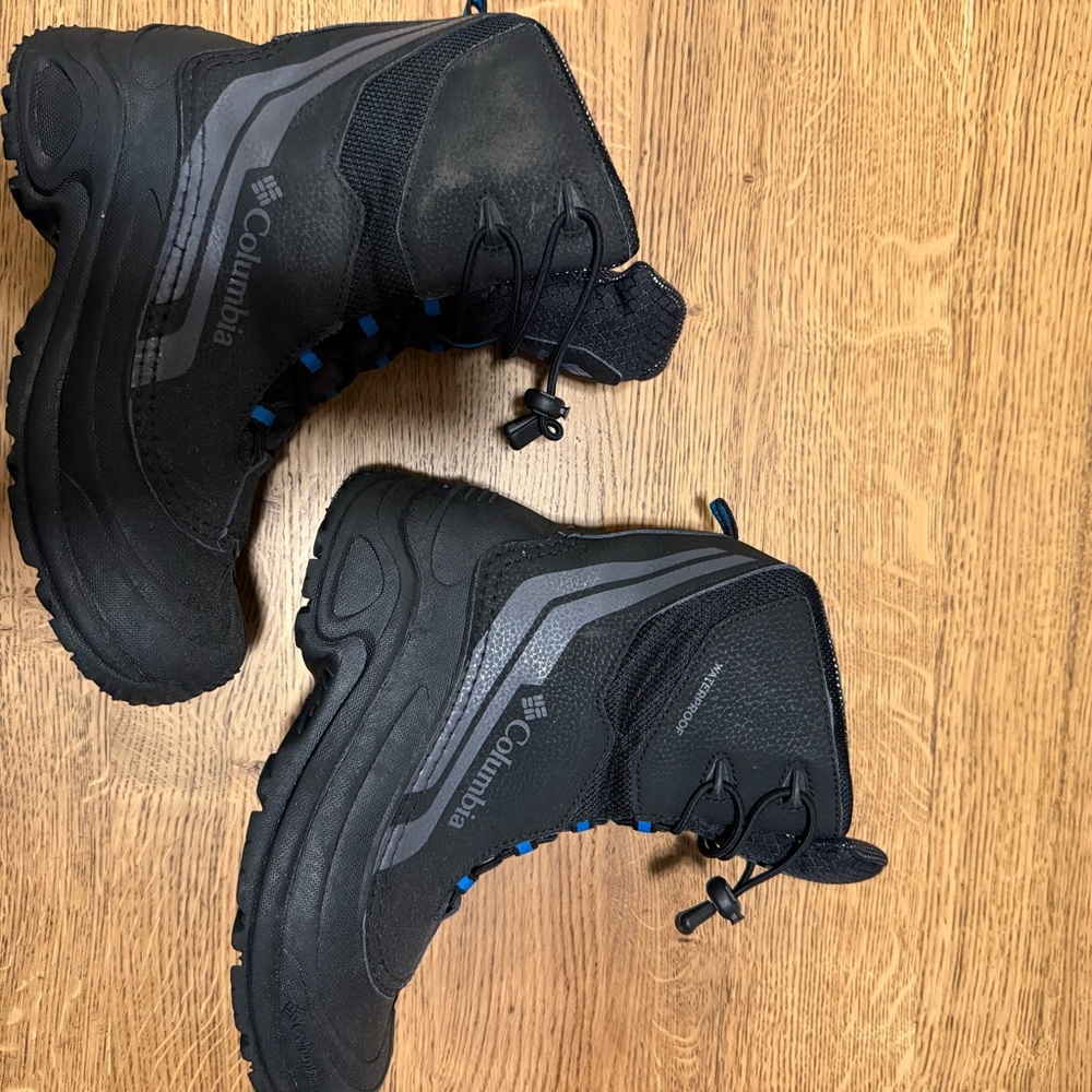 Columbia Black and Blue Winter snow Boots / excellent used condition US7 EU39